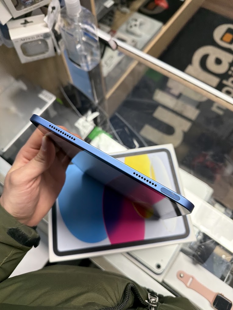 iPad (10th Gen) · 64GB Wi‑Fi